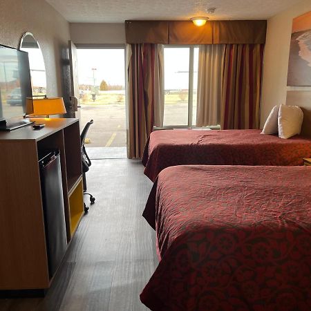 Days Inn & Suites By Wyndham Dayton North Exteriör bild