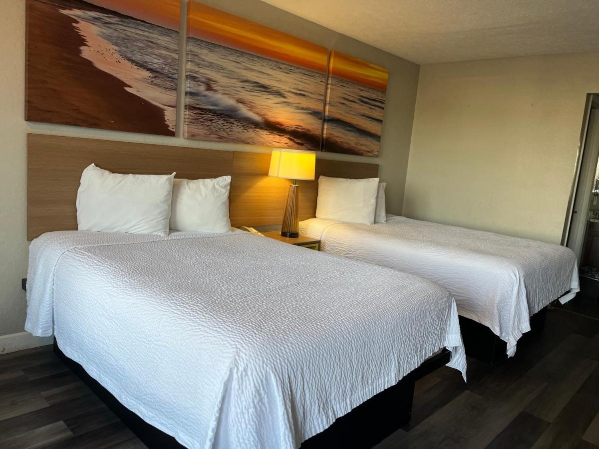 Days Inn & Suites By Wyndham Dayton North Exteriör bild