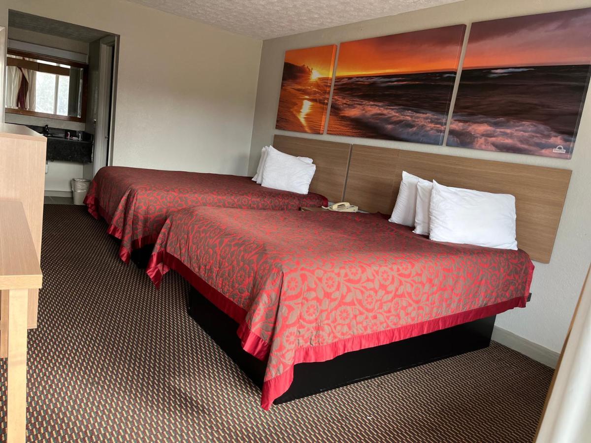 Days Inn & Suites By Wyndham Dayton North Exteriör bild